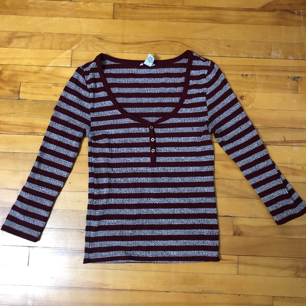 Tight 3/4 sleeve shirt